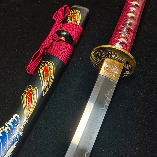 （T10 covers soil and burns blade to create ripple pattern）katana