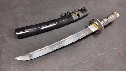 dark（T10 covers the soil and burns the blade）katana，short knife