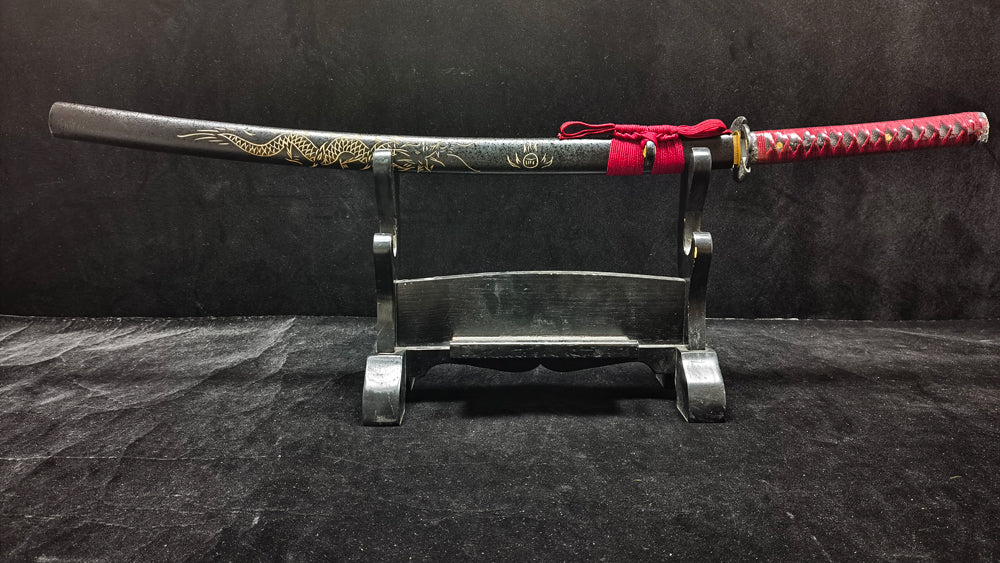 （Spring steel forged process quenched black, engraved dragon）katana