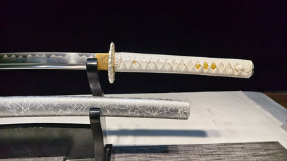 Silver Dragon，T10 (covered with soil to burn the blade)katana